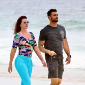Luma de Oliveira Instagram - Sextou com caminhada na praia!