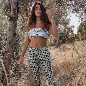 Luna Ginestet Instagram - Nothing compare to you 🌾
.
.
.
.
.
📸 @juliette.cdrc 
.
.
.
.
.
.
#nature #freackles #frenchgirl #vacation #bodypositive