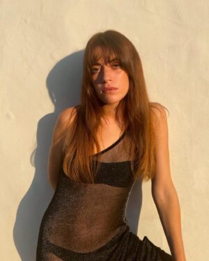 Luna Ginestet Instagram - Sunny Hunny 🌞
.
.
.
.
.
#sunset #goldenhour #black #frenchgirl #gold #undiz
