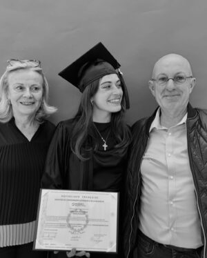 Luna Ginestet Instagram - C’est fait ! 🎓✨ #NextChapter