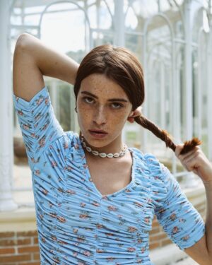 Luna Ginestet Instagram - Vintage soul 👁
.
.
.
.
@ionastudio_ 📸
@chloe_muartist 💄
@zara 👗
.
.
.
.
.
.
.
#portrait #face #freackles #vintage #vintagestyle #frenchgirl #bordeaux #goodvibes #lifestyle #picoftheday