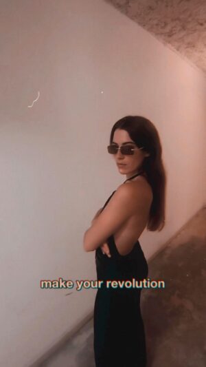 Luna Ginestet Instagram - Make your revolution ♈️
.
.
.
.
.
.
.
#video #revolution #loveyourself #art #instadaily #capcut #videogames #blacklover
