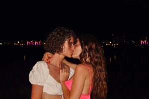 Luna Ginestet Instagram - Et puis merde, on a qu’un seul goûter dans la journée ! 🧁
.
.
.
.
.
@juliette.cdrc 
.
.
.
.
.
.
.
.
.
.
.
.
.
.
.
.
.
.
.
#girls #ibiza #love #couple #couplelgbt #travel #love #lgbt #night #fun