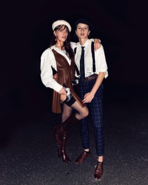 Luna Ginestet Instagram - C’est pas drôle mais on est bien obligée, de faire taire celui qui se met à gueuler — Gang Barrow 💵
.
.
.
.
#haloween #bonnieandclyde #gangster #girls #bff #horror #vintage
