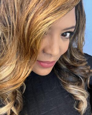 Luna Lauren Velez Instagram - Evelyn #powerbook2 . Waves by the truly amazing @sabanastyles . Working with this beautiful spirit was one of my favorite parts of the show.. swipe for more of Evelyn’s hair looks!😜 #hair #waves #glamour #blond #fun #love ✨
