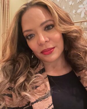 Luna Lauren Velez Instagram - Oh hello. #set #setlife #actress #latina #powerbook2 #evelyn #blonde #love ✨