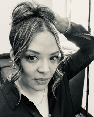 Luna Lauren Velez Instagram - Evelyn #powerbook2 . Waves by the truly amazing @sabanastyles . Working with this beautiful spirit was one of my favorite parts of the show.. swipe for more of Evelyn’s hair looks!😜 #hair #waves #glamour #blond #fun #love ✨
