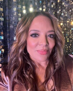 Luna Lauren Velez Instagram - All that glitters..:

@jareddepriest  @hairbyjuanita @msruthiemakeup 
#tameronhallshow #talkshow #press #love 💖