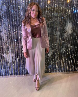 Luna Lauren Velez Instagram - All that glitters..:

@jareddepriest  @hairbyjuanita @msruthiemakeup 
#tameronhallshow #talkshow #press #love 💖