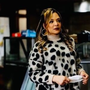 Luna Lauren Velez Instagram - Evelyn and her sweater…#powerbook2 #poweruniverse.starz #sweater #lipstick #latina #actress #love ✨