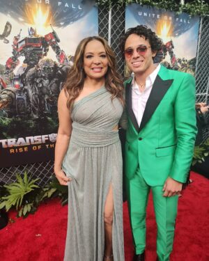 Luna Lauren Velez Instagram - About last night… 
@anthonyramosofficial is amazing in this movie. All heart! #transformers #mom #premiere #summervibes #fun #latinos #love ✨
