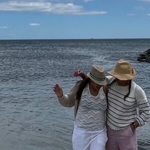 Luna Lauren Velez Instagram - Lately the beach is giving me life✨. Spent a beautiful day with 2 of my favorite people. @lorrainavelez and the amazing @marinamassages . Just the best!
#weekends #beach #sky #friends #rockawaybeach #twins #openair #joy #love ✨