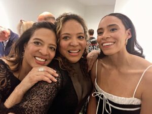 Luna Lauren Velez Instagram - Me and Lori with @beatrizwilliams.art . What a special night! ✨ #Latinas #artistsupport #goodtimes #love ✨