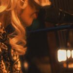 Luna Di Instagram - Grata aos 250Mil STREAMINGS em Maria Madalena no @spotifybrasil !!🙏🏻🌹 Continuem ouvindo muito!! faz a mãe ouvir, o cachorro, o pai , a vó, a tia , o gato, o primo as prima, os coelho, os papagaio, os amigo tudo, faz seu vizinho ficar doido de tanto ouvir Maria Madalena, pra irem acostumando com oque vem por aí nesse ano!❤️‍🔥 Quando chegarmos a 300Mil, eu solto esse ao vivo acústico lindo gravado na @voyagestudios.co , com @agarotamilena encantando com su flauta de elfo.✨ Então já sabe né? OUVE MUITO PRA ISSO ACONTECER!!!