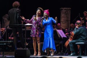 Lura Instagram - What a night! 🎻African Symphony🎻 at the @nuitsdefourviere in Lyon! Singing my favorite African Songs with the great @auditorium.orch.nat.lyon conducted by @christianreifconductor with special guests @yael_naim_ @lura_criola @jamesbks @david_donatien @amenviana 
📸 @dadysdesign @juliettevlr
