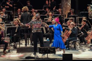 Lura Instagram - What a night! 🎻African Symphony🎻 at the @nuitsdefourviere in Lyon! Singing my favorite African Songs with the great @auditorium.orch.nat.lyon conducted by @christianreifconductor with special guests @yael_naim_ @lura_criola @jamesbks @david_donatien @amenviana 
📸 @dadysdesign @juliettevlr