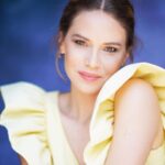 Luz Cipriota Instagram - Back to Madrid! Que digan lo que digan… para mi el verano es la mejor estación SIN dudar. Un vestido amarillo… y a donde sea! ☀️😎. Gracias @modalaurabernal @trastiendapress y @vanesavegavv por este look y @fini.rico.mkp por el makeup 💄. Foto @pierfrancesco.artini . #Actress #Summer #Lover #Spain #Hot #dress #yellowisthenewblack 💛