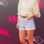 Luz Cipriota Instagram - Anoche en la premiere de “Upa Next” disfrutando de ver cómo grandes artistas se esfuerzan por formarse profesionalmente en una escuela de musicales como si fuera un dejavoo de nuestras propias vidas con @andrea_hermoso_ y @luciaestevez_ 😂🤩🎩. Aplauso a todo el equipo! @tonuchavidal @lucasgildirector @miguelamunoz Coreografías espectaculares de @toni_espinosa_gonzalez @miguelmateos16 y un protagonista que no hace más que brillar y brillar @quiqueegonzalez 🙌🏻✨. Mi look by @modalaurabernal @trastiendapress @vanesavegavv ♥️.