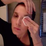 Luz Valdivieso Instagram - Cerrando el día de grabación.. Que tengan una linda semana! Cuiden su piel.. buenas noches! 💤🌙😘😴 #skincare