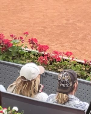 Lydia Valentín Instagram - ¡Días de tenis 🎾 en Madrid! 💪✨

¿Qué foto es vuestras preferida? 😎

#lydiavalentin #weightlifting #halterofilia #tenis #mutuamadridopen