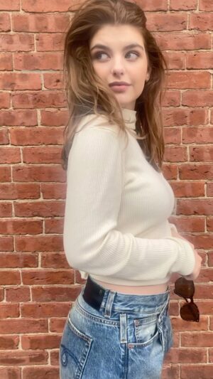 Lyliana Wray Instagram - MA ➟ NH ➟ ME ➟ NH ➟ VT ➟ NY ➟ RI 🖤🚗 See you again in 2 weeks NY