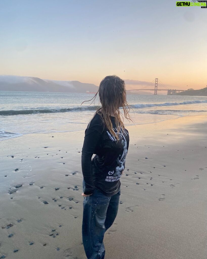 Lyliana Wray Instagram - San Francisco Sunrise ♥️