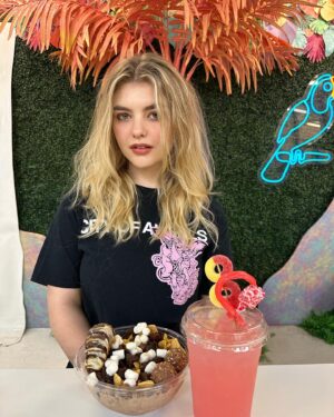 Lyliana Wray Instagram - Sweet tooth 🙃