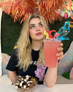 Lyliana Wray Instagram - Sweet tooth 🙃