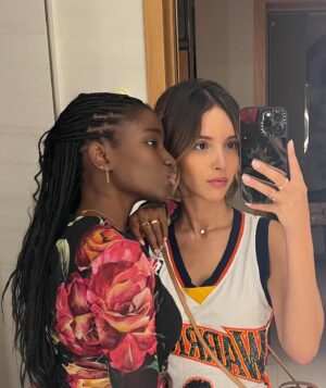 Lyna Khoudri Instagram - mood☀️🍔🍫👯‍♀️