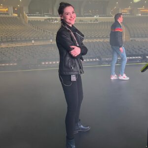 Lynda Thomas Instagram - Aquí vamos, comenzando este 2023 en el YouTube Theater de Los Angeles con el maravilloso @90spoptour .

Además, entusiasmada con la siguiente fase de mi viaje personal.

Mucha música nueva este año ( al fin) y el proyecto personal que cierra un ciclo y abre otro antes de decir adiós 😉

#music #musica #ready #stage #lyndathomasoficial