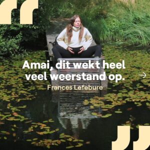 Lynn Van Royen Instagram - 3 volle dagen en nachten ver weg van de bewoonde én virtuele wereld, in een bos, alleen met jezelf. Zes bekende gasten ervaren hoe bijzonder dat kan zijn.
Door de bomen, vanaf maandag 15 april nieuw op VRT 1. 🌳