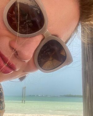 Lynn Collins Instagram - #bahamas in my heart 🩵🌴🩵 

#photodump 😘 

#swimwear @biliblond and @tropicofc