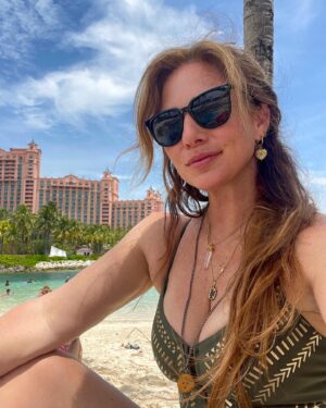 Lynn Collins Instagram - #bahamas in my heart 🩵🌴🩵 

#photodump 😘 

#swimwear @biliblond and @tropicofc