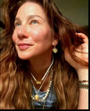 Lynn Collins Instagram - Thank you @angelicauzi @antares181 @centerforyogala 
#adornment #444 #emerald