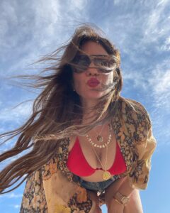 Lynn Collins Instagram - HAPPY SPRING! It’s time to clean house …in all the ways…from your fridge to the closet…from your hair to your toes … make room for the fresh vibes that are ushering in…clean out the closets, cabinets, contact lists, cars… change is coming so get ahead of it 💚 #newmoon tomorrow… a good question to ask: how has what you want changed, and what new ways are you willing to take action and work for it? #springequinox #vernalequinox #ostara #ariesseason #eclipseseason #happyspring #happyostara #equinox #ariesnewmoon #ocean #kiss #red #newmoon #spring