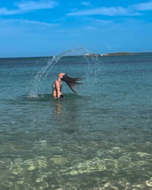 Lynn Collins Instagram - 🧜🏻‍♀️ 

#bahamas #islands #ocean #laplage #mermaid #vacation #merpeople #splash 
Thank you @bluffhousebeachresort 🩵🌴