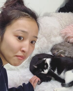 Lyrica Okano Instagram - Sometimes... I do this thing with @arielabarer and @dinergirl818... whenever the world is feelin a little too heavy, ya just gotta take yo ass to see some 🐈 🐱