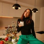 Lysandre Nadeau Instagram - 🎉 ✨ Cocktails festifs ! ✨ 🎉⁠ Nous sommes ravis de partager avec vous une collaboration⁠ pétillante pour le temps des Fêtes ! ⁠ En compagnie de @lysandrenadeau et @zonemaison , nous vous avons concocté un mocktail festif, parfait pour égayer vos soirées. ⁠ Avec les délicieux produits sans⁠ alcool de @Statera_spirits , vos papilles seront émerveillées tout en gardant une ambiance festive! 🍸 🌟 ⁠ Chaque gorgée dans les verres old fashion Ardea de chez @zonemaison sera un moment de pur⁠ plaisir esthétique et gustatif. 🥂⁠ ⁠ #cocktails #stateraspirits #zonemaison #mocktails #mocktailrecipe