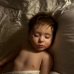Lysandre Nadeau Instagram - BB a 10 mois 🤍 L’heure du post mensuel a sonné. Aujourd’hui, j’ai envie de rendre hommage à toutes les mamans. Soyez fières de vous. Vous faites de votre mieux avec les ressources, les outils et l’aide que vous avez à votre disposition. Je vous admire toutes énormément. On apprend à tous les jours. Notre rôle évolue avec nos enfants, c’est comme ça. Tu penses maîtriser quelque chose et le lendemain ton p’tit pou n’a plus le même besoin. Parce qu’il a déjà changé. Il a déjà grandi. C’est correct. On continue de s’adapter. On continue de faire notre possible. Hommage aux papas. Hommage aux familles. Hommage aux amis. Hommage au soutien de près ou de loin. Merci de continuer d’aider les mamans, de prendre soin d’elles. C’est dans l’aide que nous avons que l’on puise la force d’être la mère que nos enfants méritent. Merci infini. Mon bébé, tu mérites le monde. Tu es tellement aimé. Tellement chéris. plus fort toujours plus fort 🤍