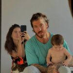 Lysandre Nadeau Instagram - BB a 10 mois 🤍 L’heure du post mensuel a sonné. Aujourd’hui, j’ai envie de rendre hommage à toutes les mamans. Soyez fières de vous. Vous faites de votre mieux avec les ressources, les outils et l’aide que vous avez à votre disposition. Je vous admire toutes énormément. On apprend à tous les jours. Notre rôle évolue avec nos enfants, c’est comme ça. Tu penses maîtriser quelque chose et le lendemain ton p’tit pou n’a plus le même besoin. Parce qu’il a déjà changé. Il a déjà grandi. C’est correct. On continue de s’adapter. On continue de faire notre possible. Hommage aux papas. Hommage aux familles. Hommage aux amis. Hommage au soutien de près ou de loin. Merci de continuer d’aider les mamans, de prendre soin d’elles. C’est dans l’aide que nous avons que l’on puise la force d’être la mère que nos enfants méritent. Merci infini. Mon bébé, tu mérites le monde. Tu es tellement aimé. Tellement chéris. plus fort toujours plus fort 🤍