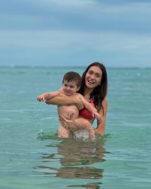 Lysandre Nadeau Instagram - je vous confirme que c’était pas tout à fait le même genre de trip qu’à mon dernier tout inclus à Punta Cana en 2017 👹 < 🤱🏻