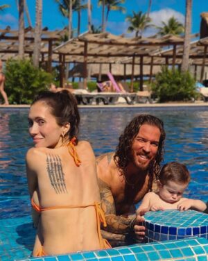 Lysandre Nadeau Instagram - je vous confirme que c’était pas tout à fait le même genre de trip qu’à mon dernier tout inclus à Punta Cana en 2017 👹 < 🤱🏻