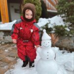 Mária Havranová Instagram - Postavili sme si malého kamoša. Spoločné tvorivé aktivity mám veľmi rada. Keď chcem, aby sa hral sám a vymýšľam mu nejaké hry, väčšinou ma odbije😀 ale☝🏼 keď si sám nájde nejakú aktivitu, pri tej dokáže vytrvať celkom hodnú chvíľu a svojou vynaliezavosťou ma neprestáva prekvapovať. Rada ho vtedy sledujem, lebo vidieť ako je vtedy zapálený a sústredený. ❤️