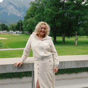 Märtha Louise Instagram - In Switzerland at the League of Leading Ladies Conference. Had a Fireside Talk on moving from fear-  to a love based leadership in business and in life. So happy to be here with @heartsmart_convos and having a workshop with them tomorrow on the same topic. Life is great.