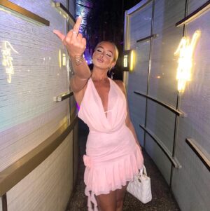 Mélissa Sbenn Instagram - Fuck love.