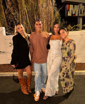 Mélissa Sbenn Instagram - last night with my childhood friends 💓