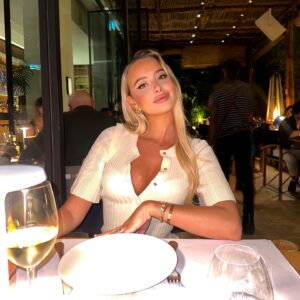 Mélissa Sbenn Instagram - POV : c’est un garçon qui m’a prise en photo, ça s’voit ou pas ?
