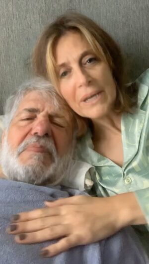 Mónica Antonópulos Instagram - GRIPE PSICOSIS Y una solución EL CIGARRILLO ELECTRÓNICO ALEGRE