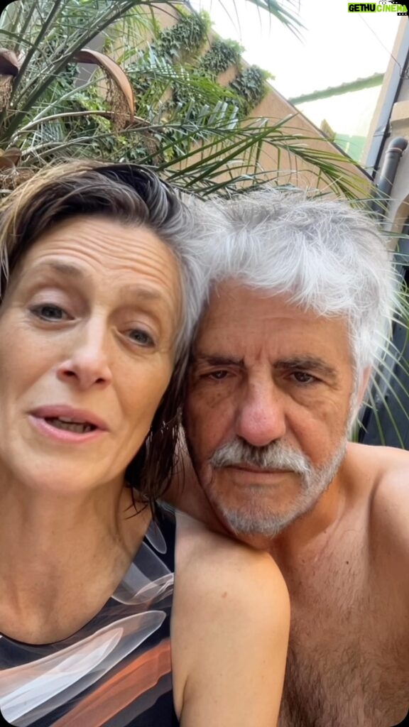 Mónica Antonópulos Instagram - Liliana y Ricardo le festejan el cumple sorpresa a Alberto, sus amigos de toda la vida también se juntaron a pesar de la calor…. Feliz cumple Alberto, que vivas siempre tu humor