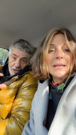 Mónica Antonópulos Instagram - EL SPA:  Primera Parte 
Naty, María, Ricardito ,Fabio  y  Julieta les regalaron un día de spa.  Ricardo siente que pierde el tiempo, mientras Liliana está  en su salsa .🎁 👩🏻‍🦳👨🏻‍🦳 ¿Podrán disfrutarlo a pesar de la diferencias ? Iremos viendo .  SEGUINOS EN @ricardoylilianatv